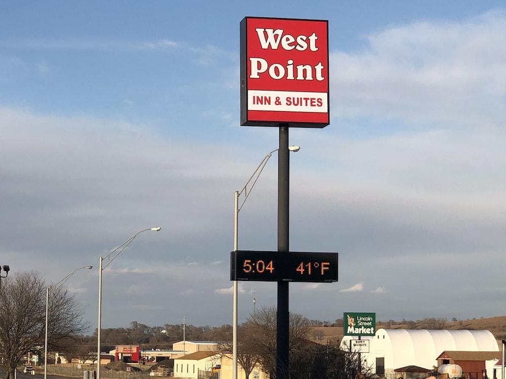 Oyo West Point Inn Exterior foto