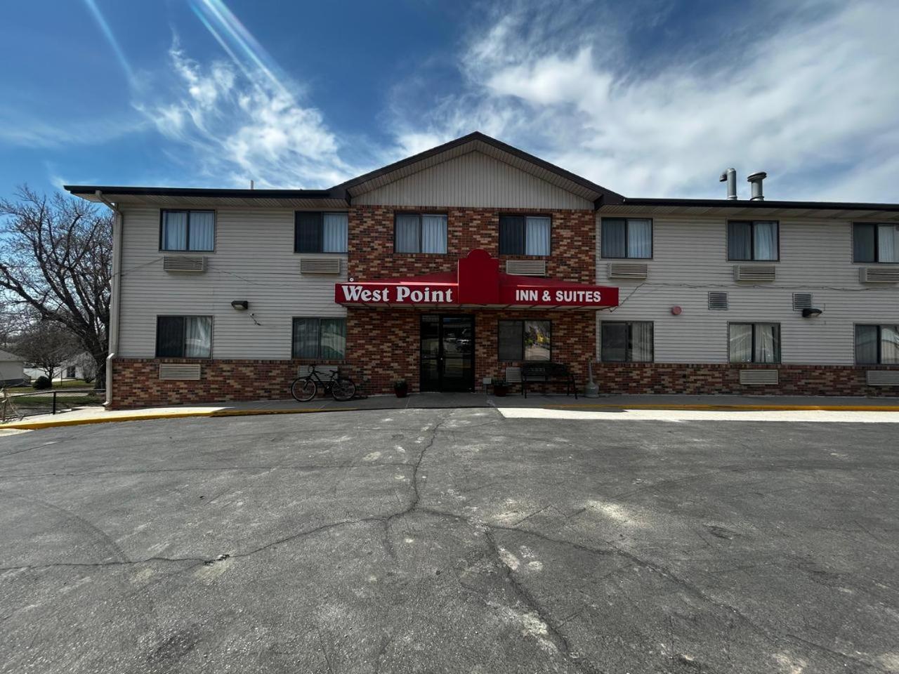 Oyo West Point Inn Exterior foto